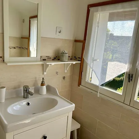 Pretty Charming Breton For 4 People Casa de Férias Locquémeau